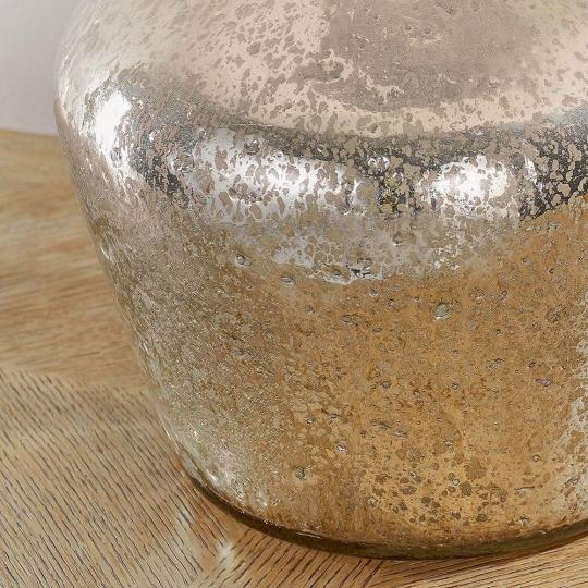 kalasszikus ezust asztali lampa nagymeretu lamparnyo mediterran elegans polgari nappali haloszoba komod vilagitas patinas regies rusztikus lameridiana lakberendezes patinas.jpg